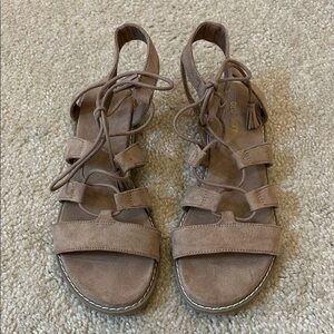 Old Navy Women's Tan Gladiator Lace-Up Sandals - Size 7.5